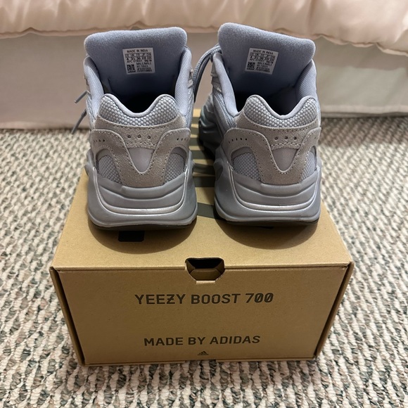 Yeezy boost 700 v2 hospital blues size 4 - Picture 5 of 7